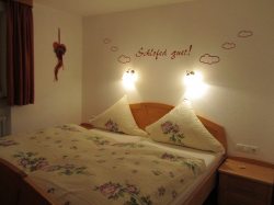 Schlofed guet in unserem Schlafzimmer