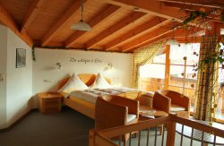 Fenster&acute;l zum Hof Schlafraum