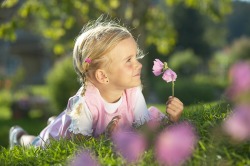 Mädchen mit Blume 2