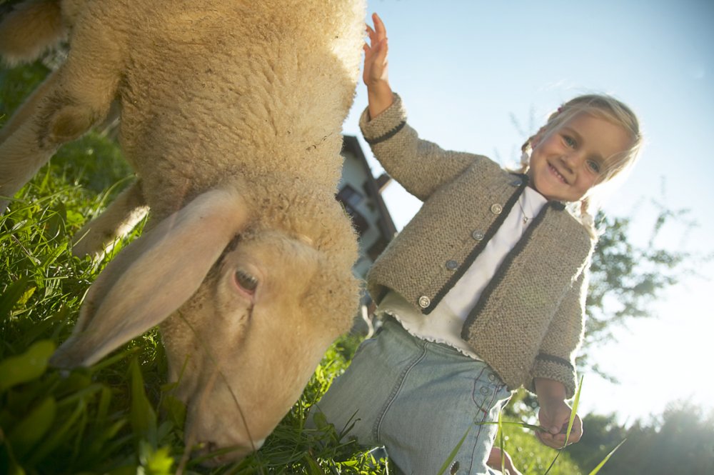 Schaf und Kind
