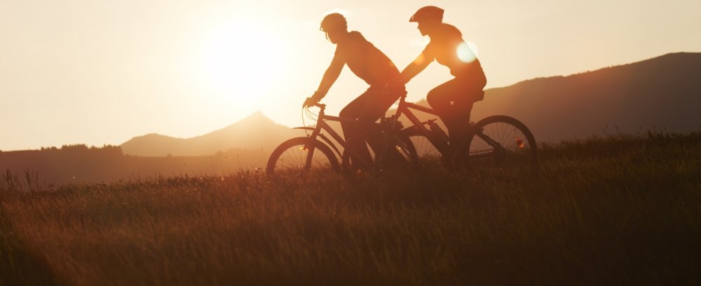 radfahrervorsonnenuntergang_ausschnitt_1199x491
