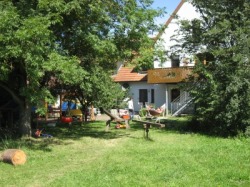 garten_hintern_haus_klein