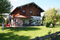 Ferienhaus mit Spielplatz