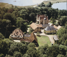 Gut
			Oberau