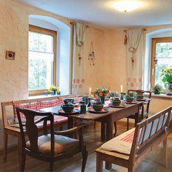 Berghof Kreativer Landurlaub: Aufenthaltsraum, "Berghof"