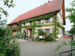 Aussenaufnahme_Obsthof_Steffelin Fr�hjahrsputz