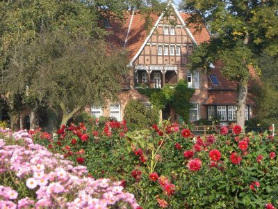 dahlienmithausgiebel