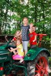 Kinder auf dem Trecker