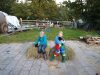 Eine Katzenpause auf dem Heuballen.