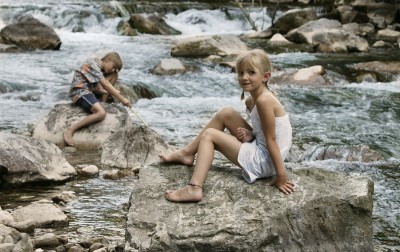 Kinder an der Vils (© Pfronten Tourismus/ E. Reiter : Pfronten Tourismus/ E. Reiter ) Kinder an der Vils (© Pfronten Tourismus/ E. Reiter : Pfronten Tourismus/ E. Reiter )