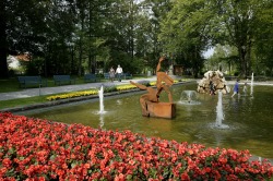 Kunst im Park Kunstausstellung im Jahre 2004 im Kurpark in Pfronten-Heitlern.