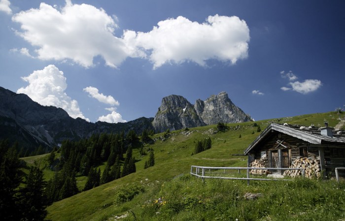 Urige Alphütte mit traumhaftem Blick auf den Gipfel des Aggensteins.