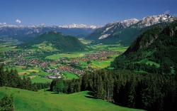 Talblick auf Pfronten Herrliche Aussicht von der Terasse der H�ndeleskopfh�tte, ab Pfronten Kappel in 45 Minuten Fu�weg erreichbar. Genie�en Sie den unbeschreiblichen Ausblick auf das Pfrontener Tal mit Falkenstein.