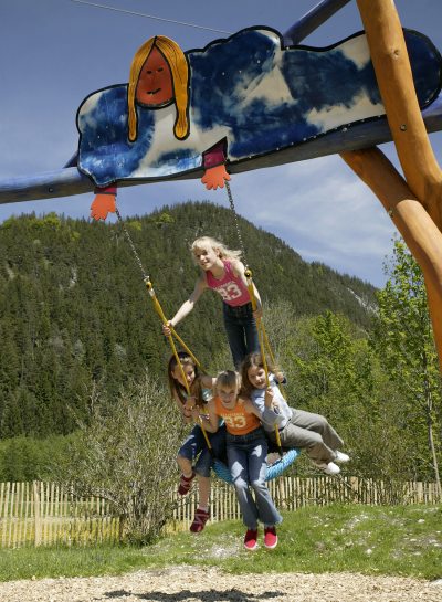 Frau Holle am Märchenspielplatz (&copy; Pfronten Tourismus/ E. Reiter : Pfronten Tourismus/ E. Reiter )