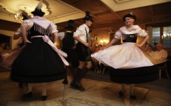 Brauchtumsabend Z�nftiger Brauchtumsabend mit der Pfrontener Trachtlergruppe - die Achtaler.