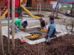 Regenbogenspielplatz In einem Neubaugebiet in Pfronten-Röfleuten ist ein kleiner aber feiner Spielplatz für ehrer kleinere Kinder entstanden