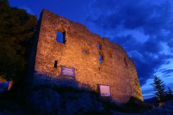 Burgruine Falkenstein bei Nacht