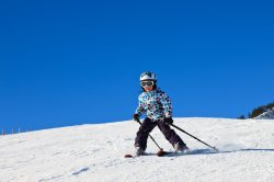 Skispaß in Pfronten In Pfronten herrschen auch f�r die Kleinsten ideale Bedingungen f�r das Skiverg�ngen. Sanfte H�nge und bestens pr�parierte Pisten erleichtern den Einstieg.