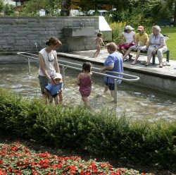 kneippbeckenimkurpark_ausschnitt_731x726