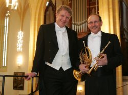 Festliche Tompetengala Bernhard Kratzer (Staatsorchester Stuttgart), Trompete/Corno da caccia und Paul Theis (Stuttgart), Orgel pr�sentieren am 30.07.2013 an der neuen Seiffert-Orgel in der PfarrkircheSt. Nikolaus glanzvolle Trompetenkonzer...