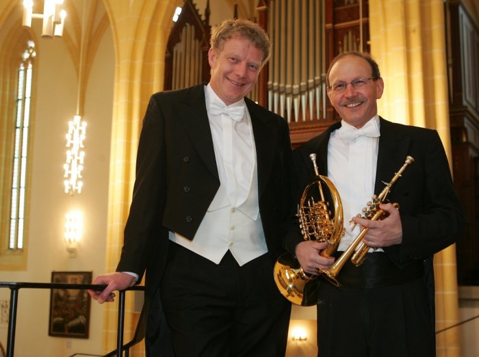 Bernhard Kratzer (Staatsorchester Stuttgart), Trompete/Corno da caccia und Paul Theis (Stuttgart), Orgel präsentieren am 30.07.2013 an der neuen Seiffert-Orgel in der PfarrkircheSt. Nikolaus glanzvolle Trompetenkonzerte, meditative Werke für Corno da caccia und virtuose Orgelmusik.