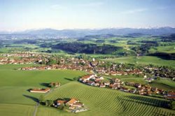 Blick auf Altusried Altusried ist eine der zahlreichen Stationen, die man auf dem Oberallg�u Rundwanderweg passiert.
