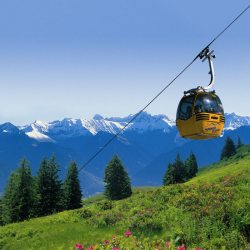 Gondel der Hörnerbahn Bolsterlang Die H�rnerbahn Bolsterlang bringt Sie auf die H�hen der H�rnergruppe. Von dort f�hren wundersch�ne Wanderwege von Berggipfel zu Berggipfel.