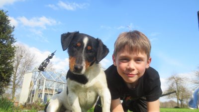 Hofhund "Kjeld" und Hofkind Hofhund "Kjeld" und Hofkind