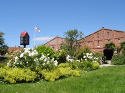 Rosengarten mit Spielscheunen und Taubenhaus
