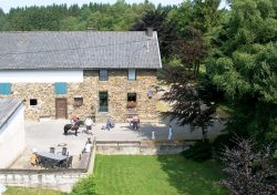 Ferienhaus mit Innenhof, Terrasse und Liegewiese