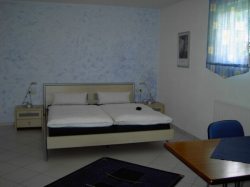 Doppelzimmer m. DU (UG) im Ferienhaus Holder Gro&szlig;es Lautertal Schw&auml;bische Alb