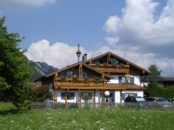 Haus Enzian im Sommer