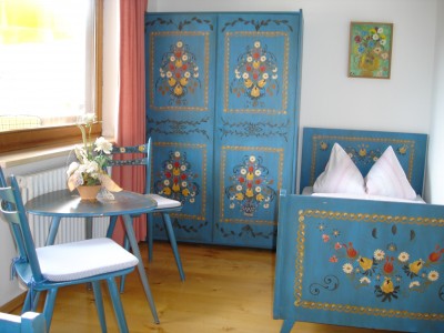 kl.Schlafzimmer mit 2 Betten 0, 90 * 2, 00m 