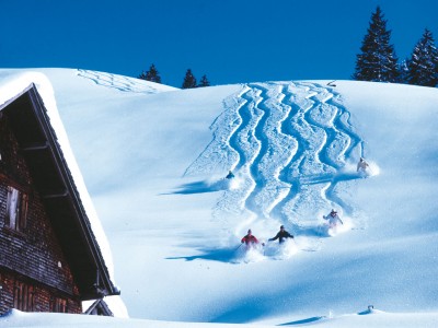 Zwei Spuren im Schnee...