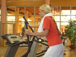 Crosstrainer Im Sportpark Fischen stehen Ihnen unter außer brandneuen Spinningräder ebensolche Crosstrainer zur Verfügung!