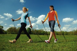 Nordic Walking Schwungvoll, mit viel Spaß und Elan nach vorne gehen...
