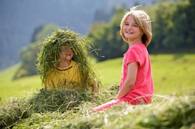 Kinder im Heu Kinder im Heu