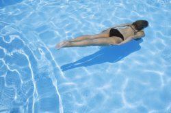 Schwimmen Schwimmen als schonende Bewegungstherapie