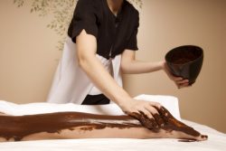 Moorpackung Moorpackungen als Teil der Kneipptherapie