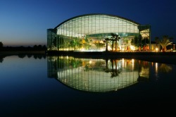 Therme bei Nacht Freuen Sie sich auf traumhafte Urlaubsstunden in exotischen Ambiente.