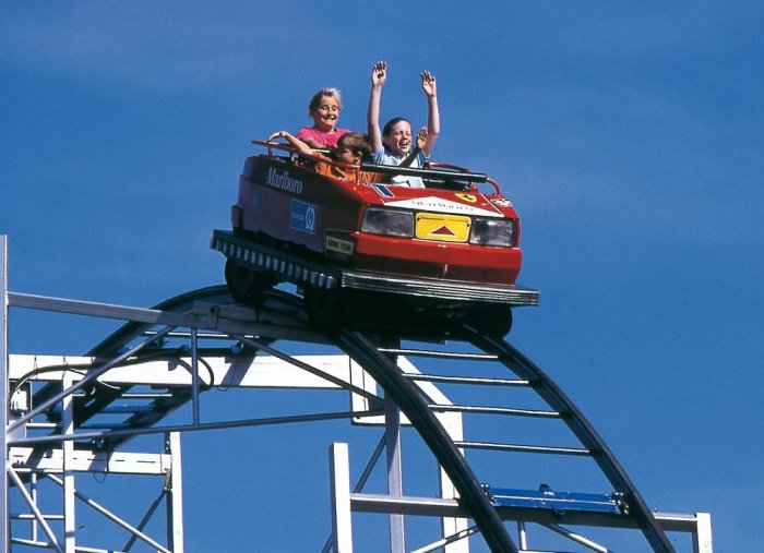 Ein Achterbahn-Meisterwerk, das viele Fans hat - wer den Original-Sound einer Achterbahn sucht, spitzt hier die Ohren und genießt fast 600m lang nostalgischen Fahrspaß pur. 