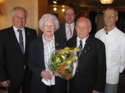 Frau Elisabeth Reinacher