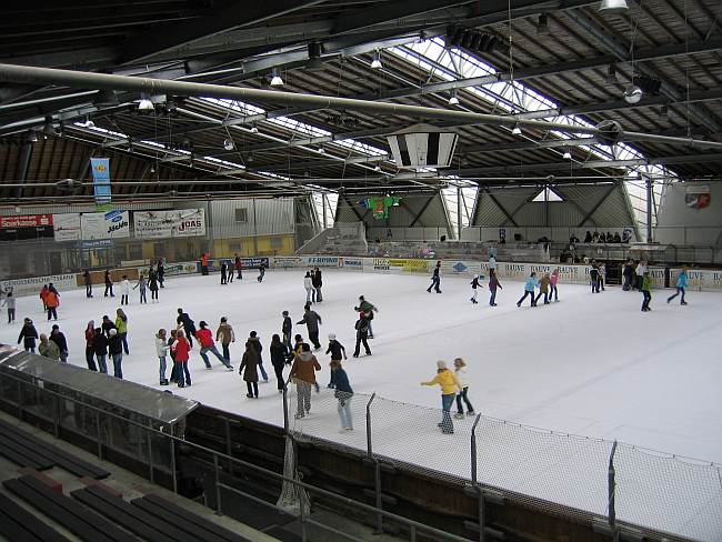 Eissporthalle
