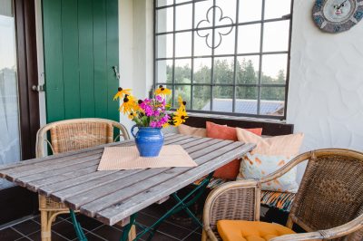 gemütliche Sitzecke auf dem großen Balkon gemütliche Sitzecke auf dem großen Balkon