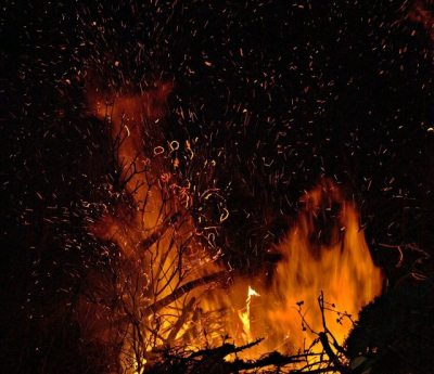 Biikebrennen und Osterfeuer Biikebrennen und Osterfeuer