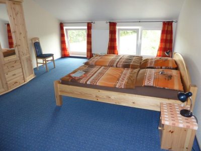 Elternschlafzimmer FeWo Waldblick Elternschlafzimmer FeWo Waldblick