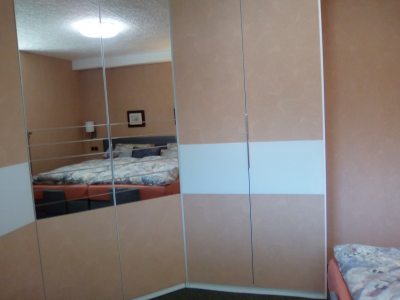 Spiegelschrank im Schlafzmmer Spiegelschrank im Schlafzmmer