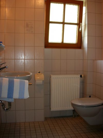 Fewo West - Badezimmer Fewo West - Badezimmer