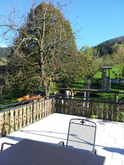 Terasse und Spielplatz Terasse und Spielplatz