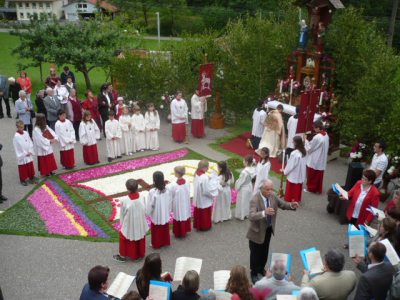 Prozession von der Kirche zu unserem Hof Prozession von der Kirche zu unserem Hof